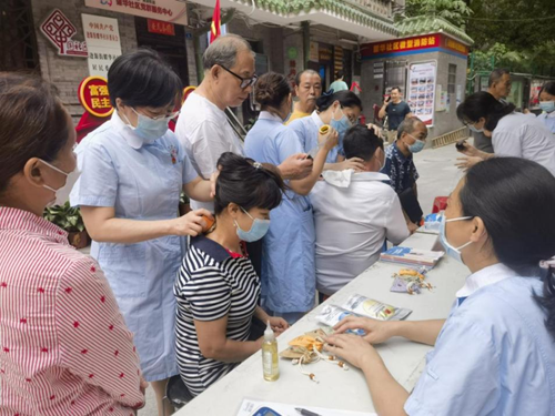 逢源街道公共卫生委员会开展“爱心义诊进社区，携手共建美好家园”活动（组图）2.png