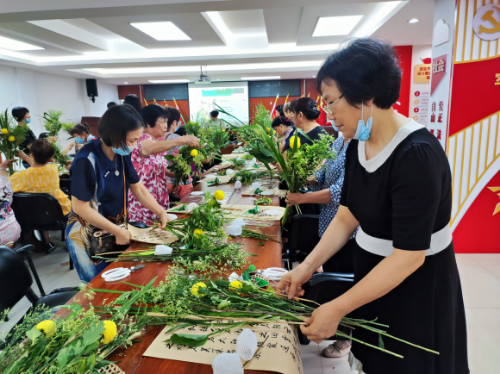 南源街：开展“银耀西关党旗红”端午非遗文化体验活动照片2.jpg