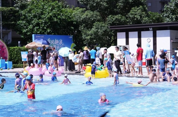 乘风趣浪的夏天!2025佛山招商荟水上运动会点亮夏日“甲板生活” 乘风趣浪的夏天!2025佛山招商荟水上运动会点亮夏日“甲板生活”